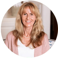 Dr. Julia Voss